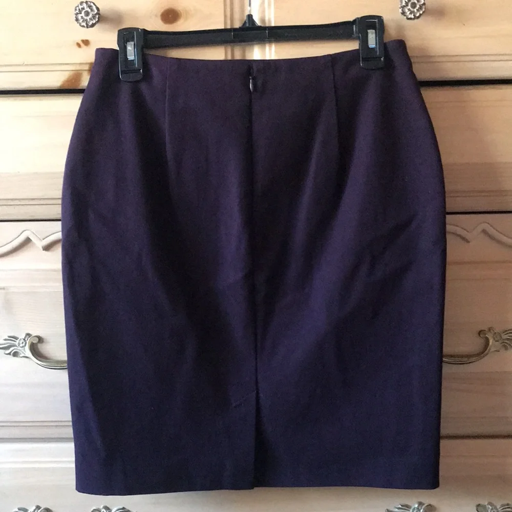 Vince | Burgundy Pencil Skirt Size 2 - Picture 2 of 7